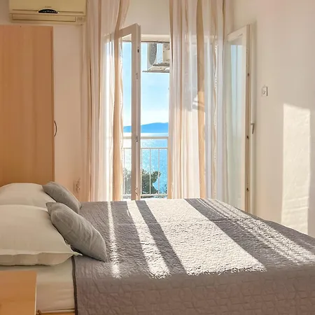 Apartment Seaside And Baska Voda